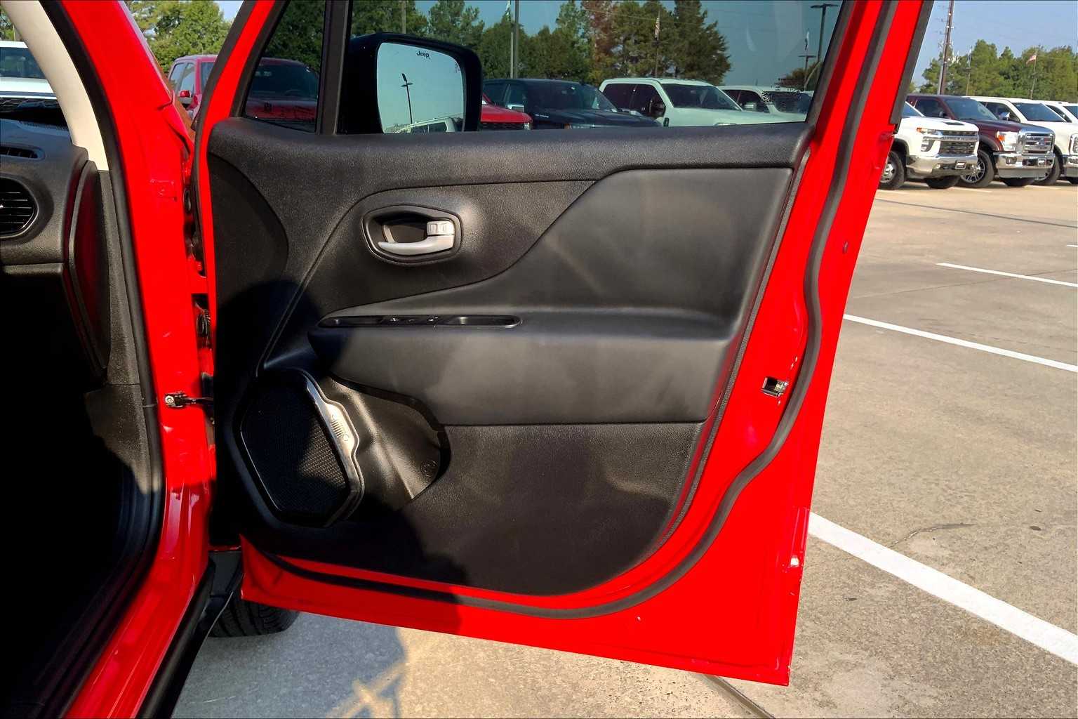 2023 Jeep Renegade Latitude photo 21