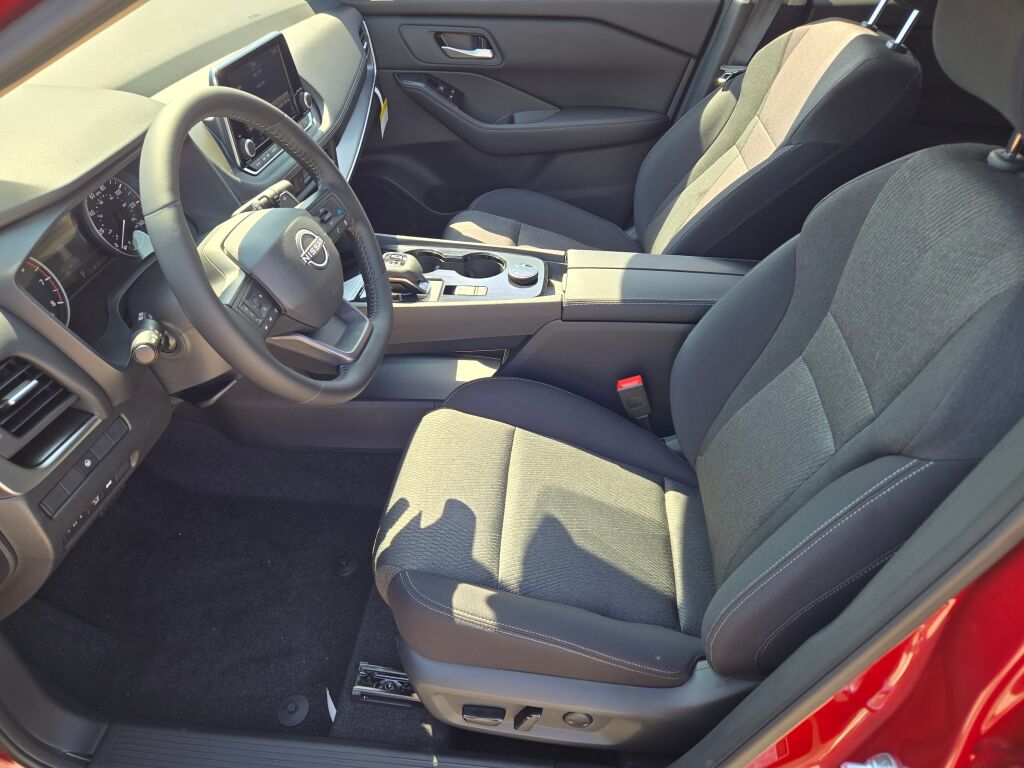 2026 Nissan Rogue SV photo 17