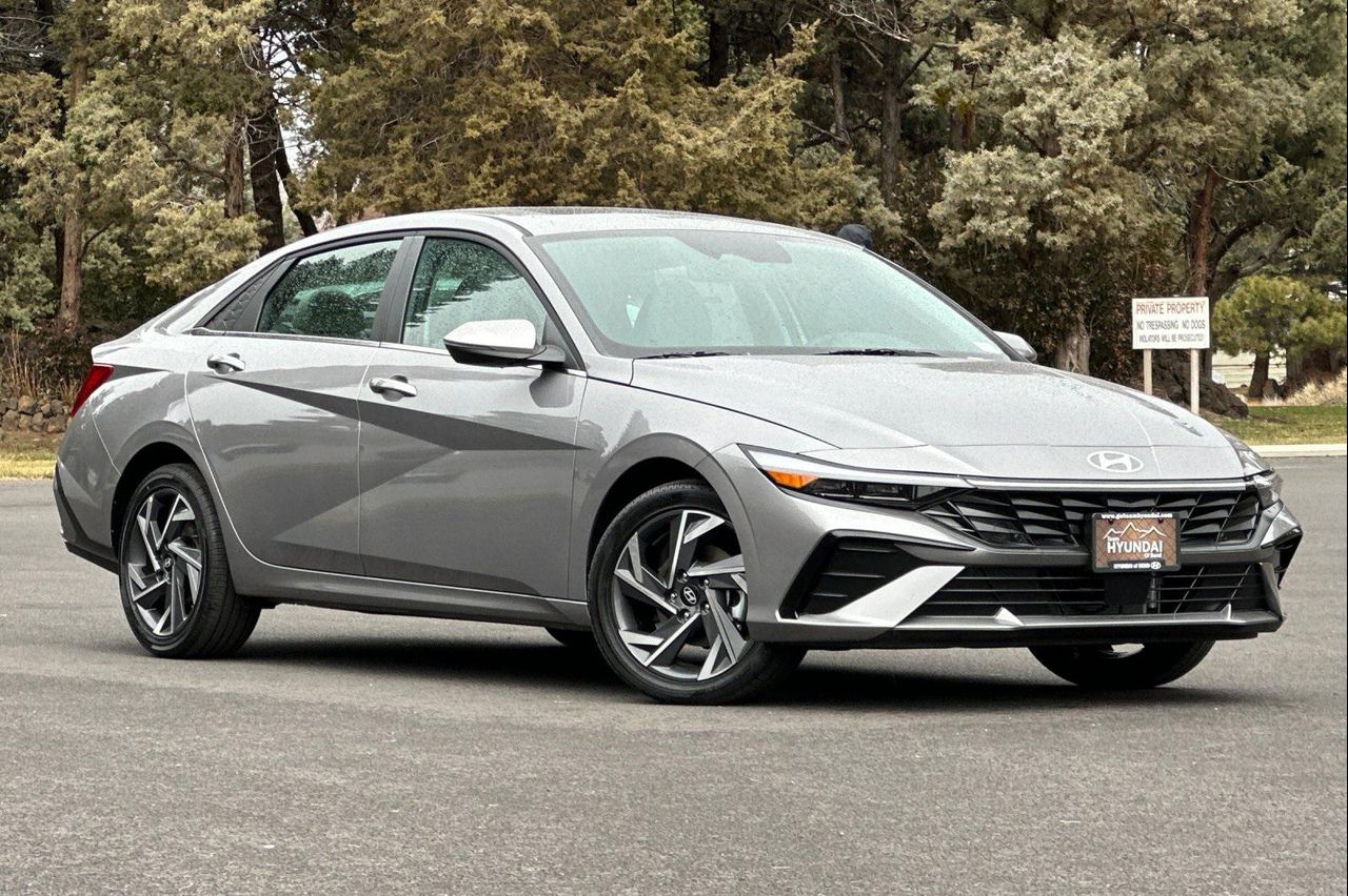 2025 Hyundai Elantra Hybrid Limited photo 2