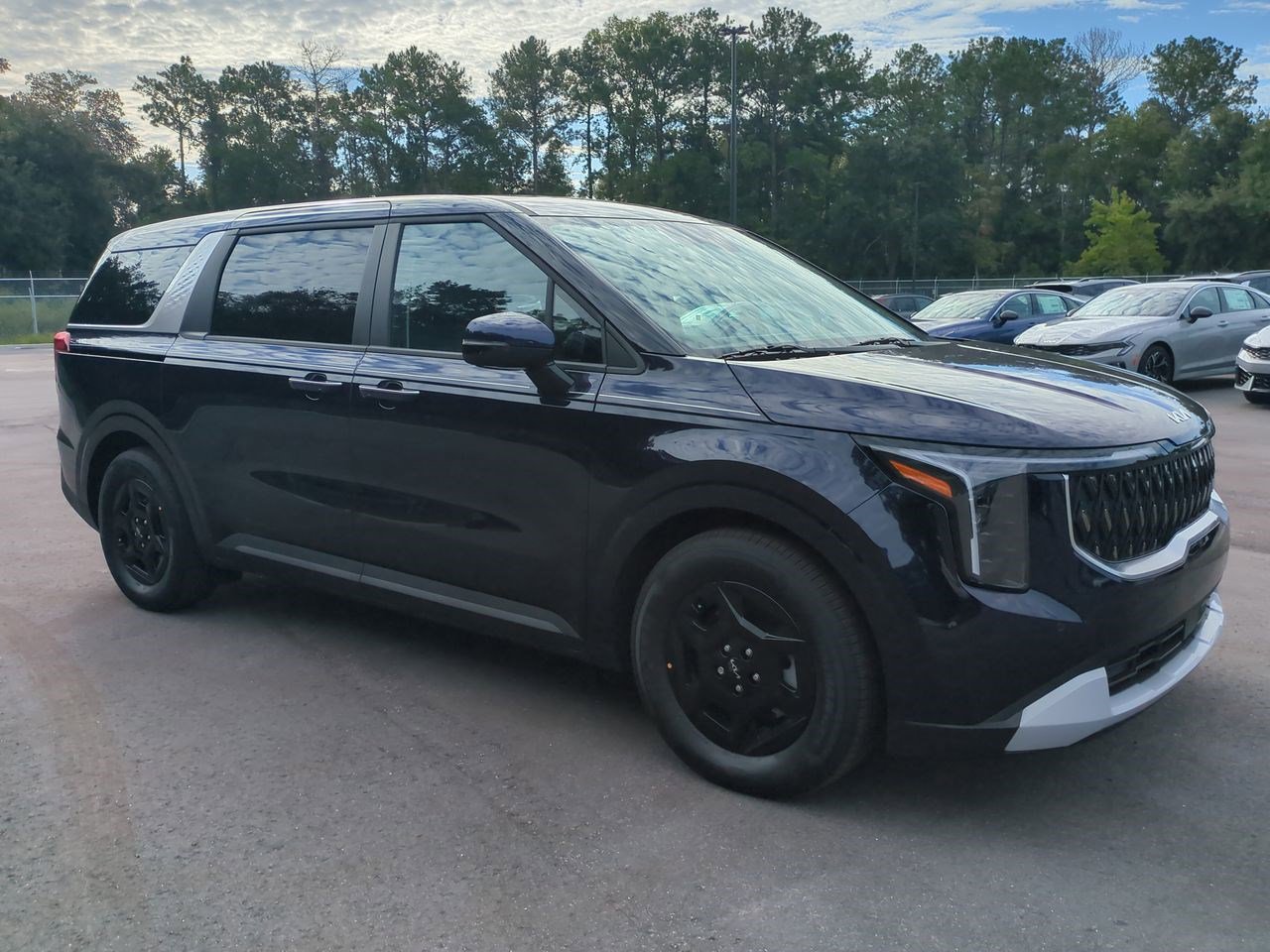 2026 Kia Carnival LX's photo