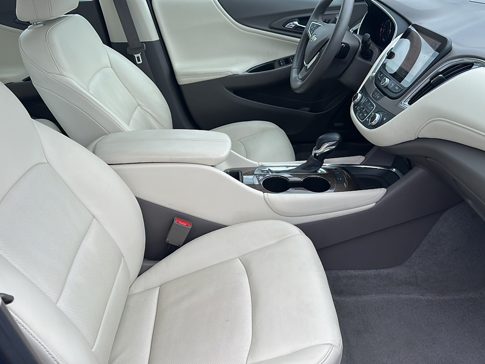 Used 2024 Lakeshore Blue Metallic CHEVROLET LT image 22