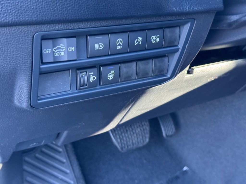 2025 Toyota Tundra SR5 CrewMax photo 8