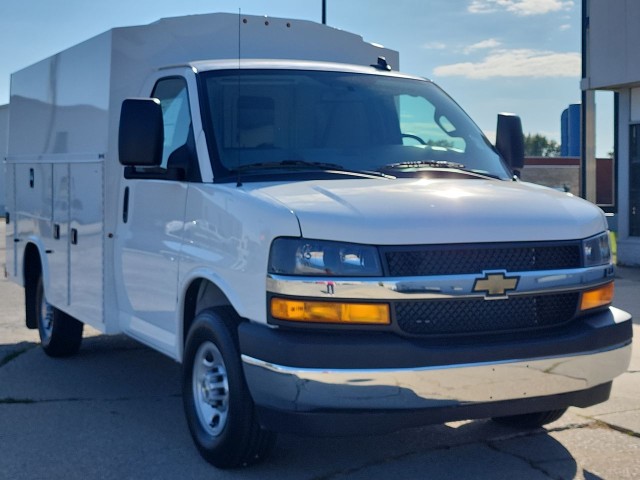2025 Chevrolet Express Cutaway Base's photo