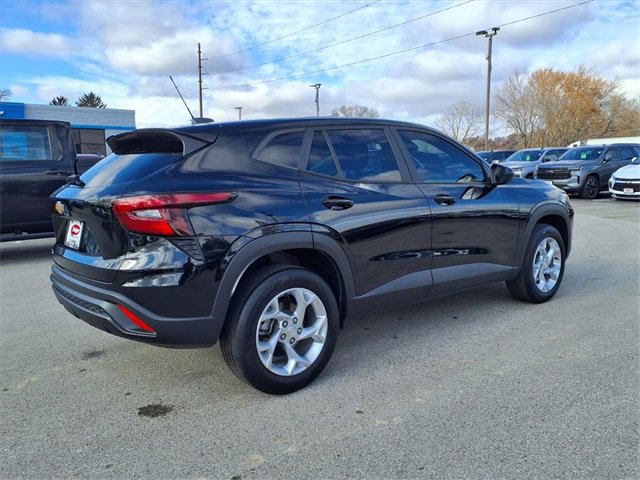 2024 Chevrolet Trax LS photo 4