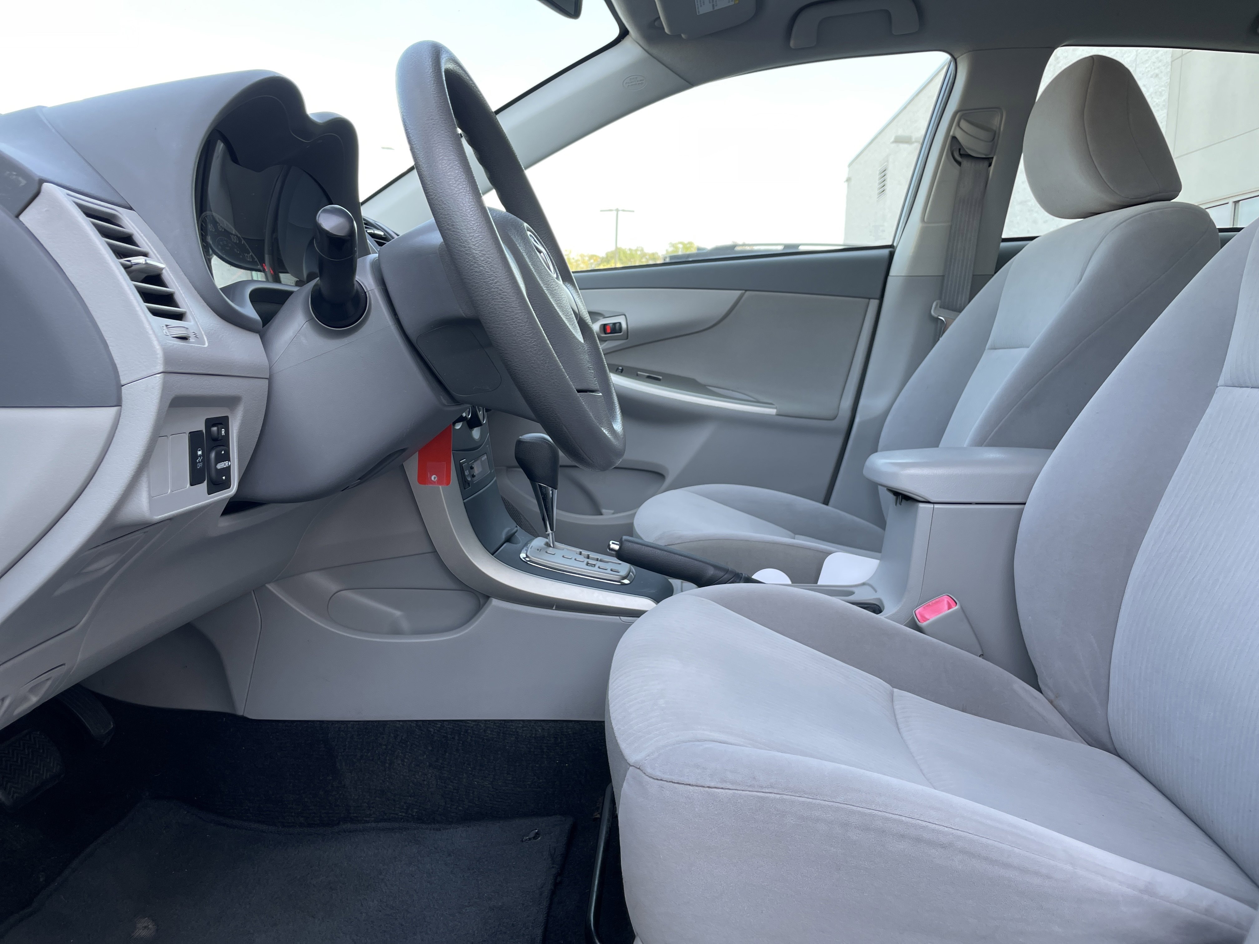 2010 Toyota Corolla LE photo 11