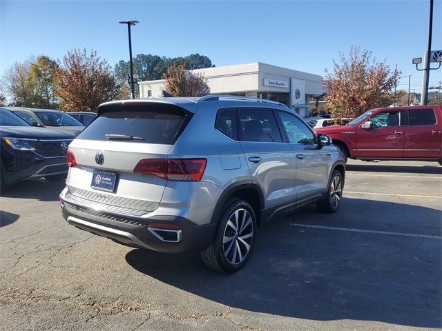 2024 Volkswagen Taos SE photo 4