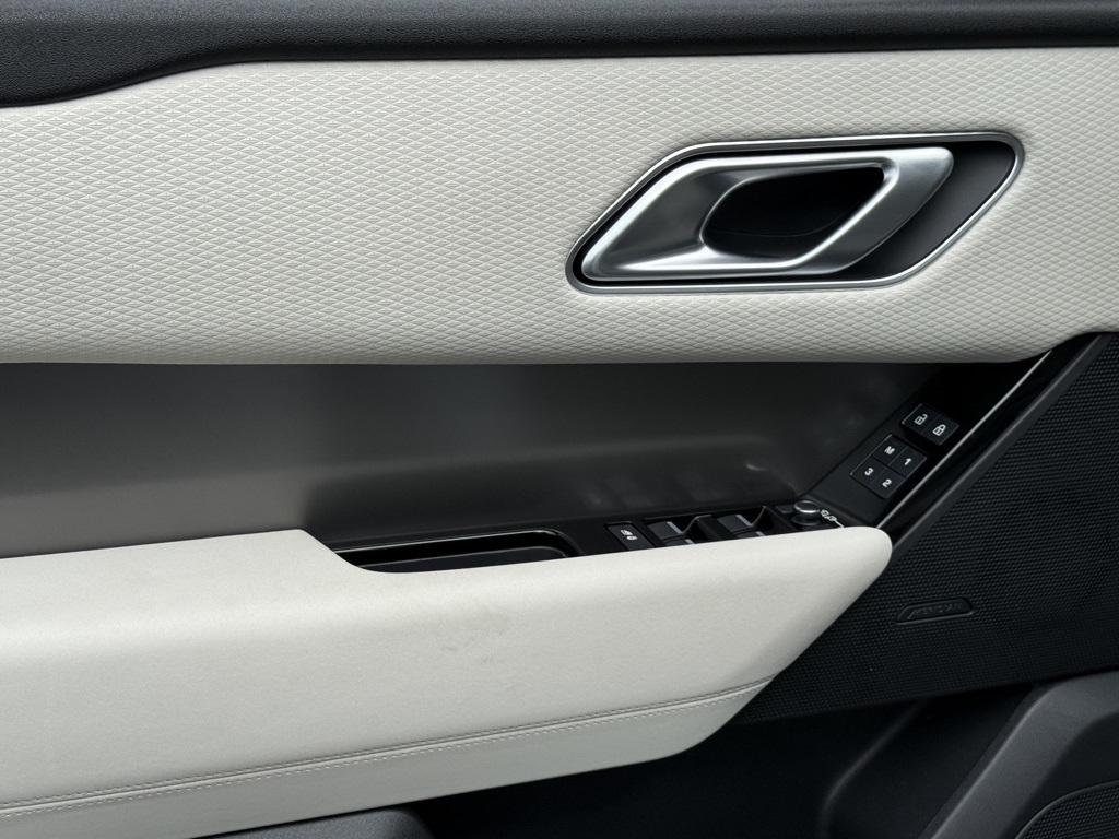 2023 Land Rover Range Rover Velar S photo 11