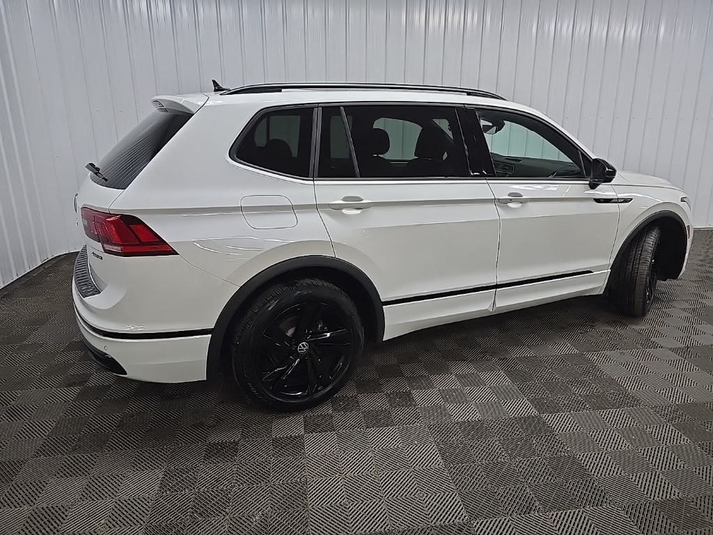 2023 Volkswagen Tiguan SE R-Line Black photo 3