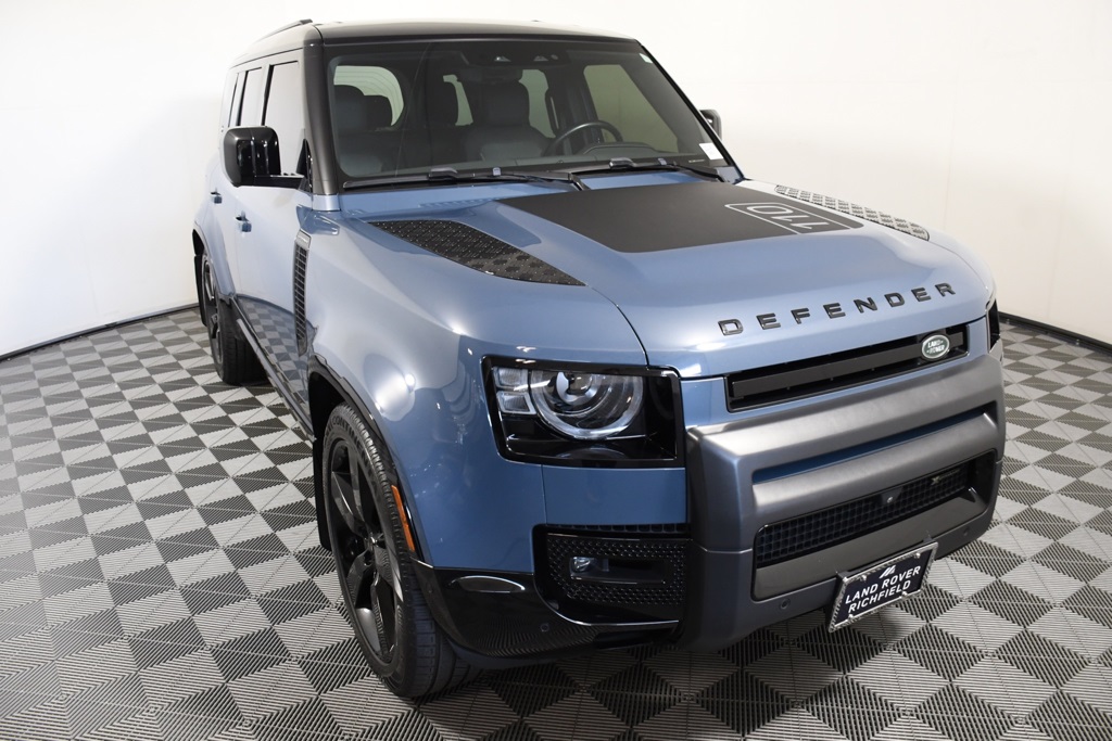 2022 Land Rover Defender 110 X-Dynamic HSE photo 9