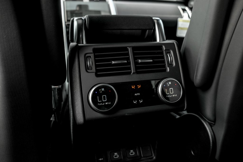 2025 Land Rover Discovery SE photo 14