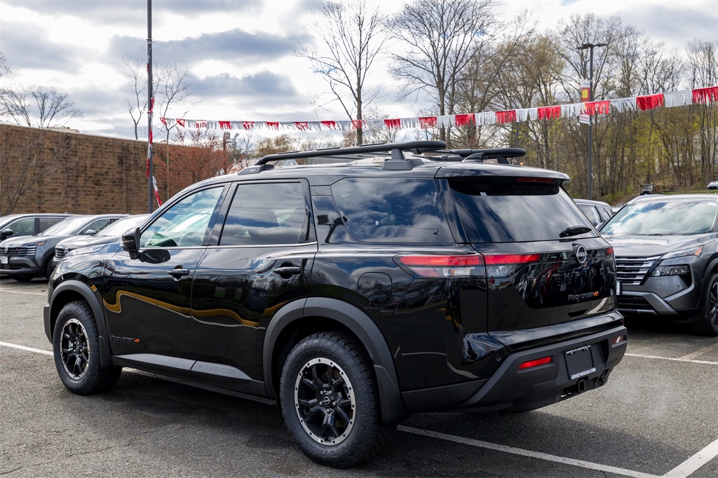 2025 Nissan Pathfinder Rock Creek photo 4