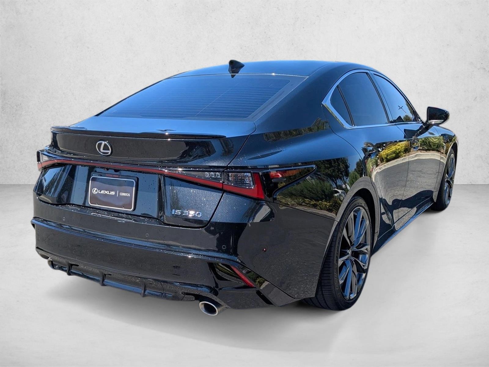 2022 Lexus IS F SPORT photo 5