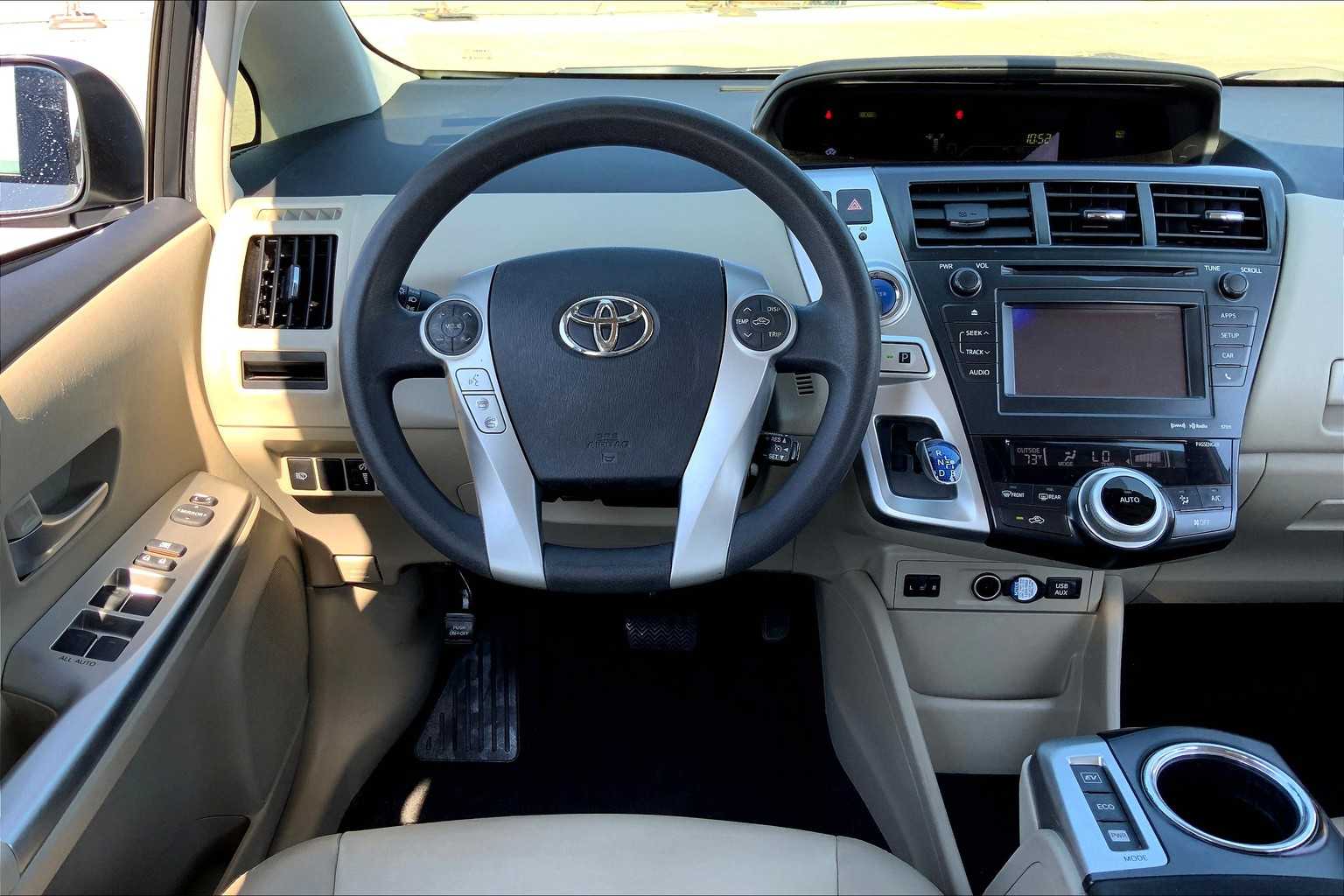 2012 Toyota Prius V Five photo 5