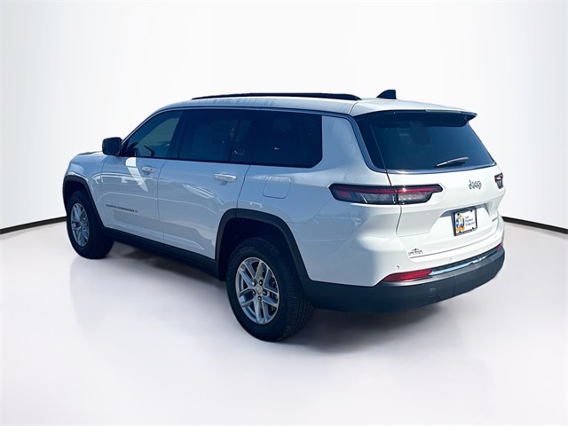 2025 Jeep Grand Cherokee Laredo photo 2