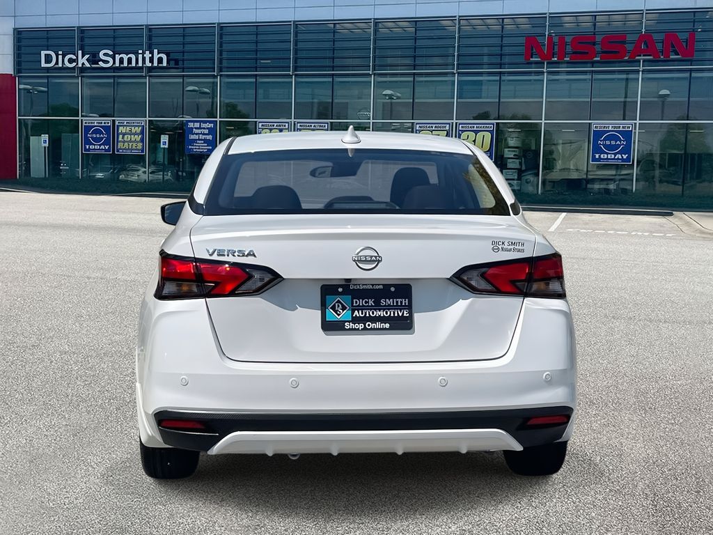 2025 Nissan Versa SV photo 5