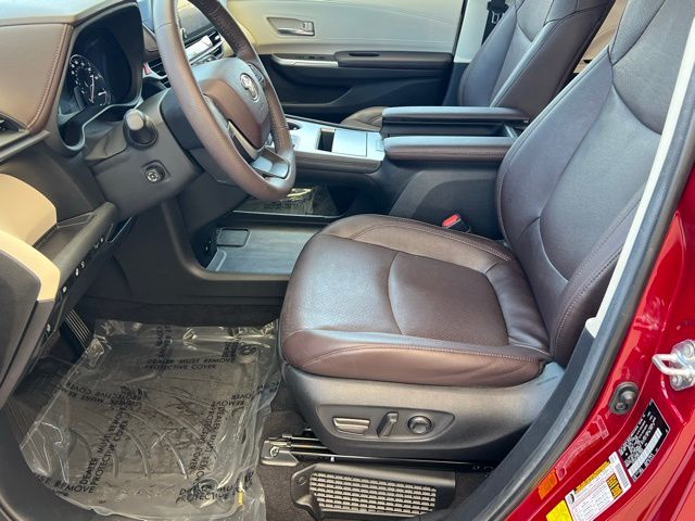 2024 Toyota Sienna Platinum photo 21