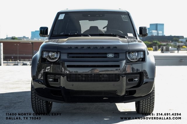 2025 Land Rover Defender 110 X-Dynamic SE photo 3