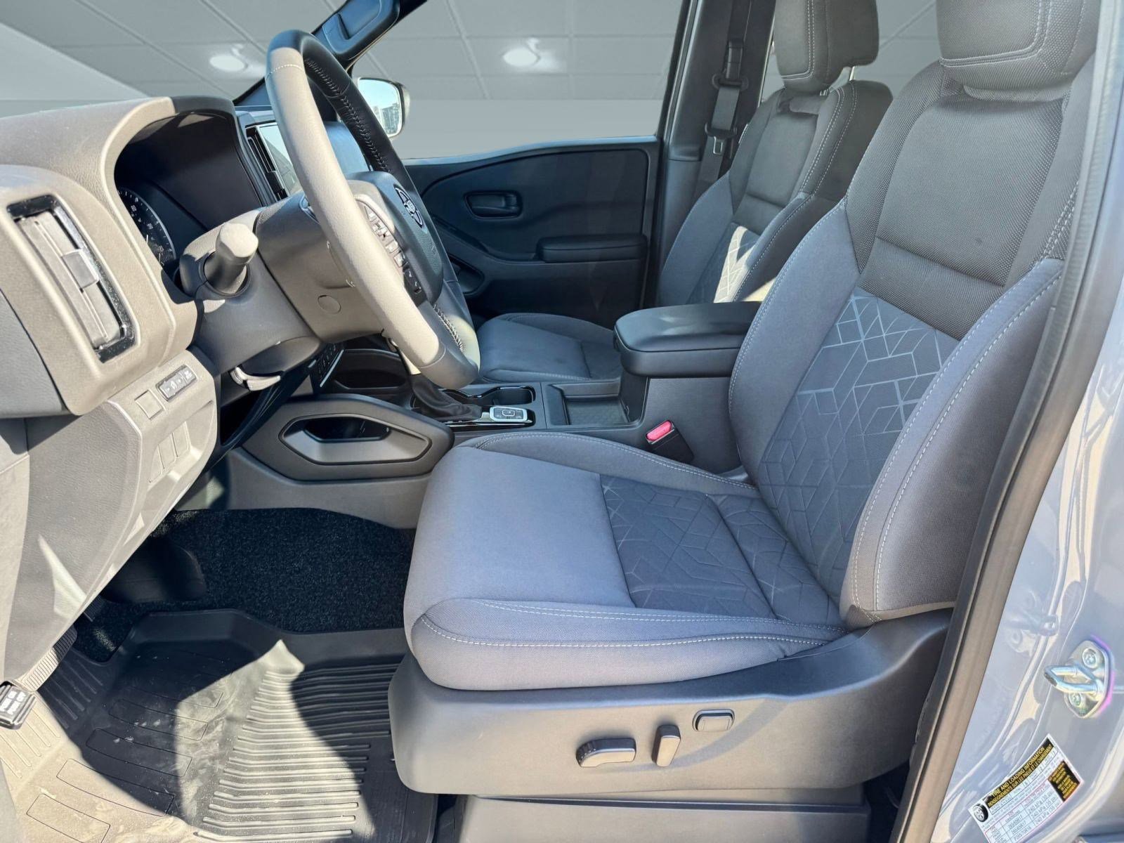 2026 Nissan Frontier SV photo 3