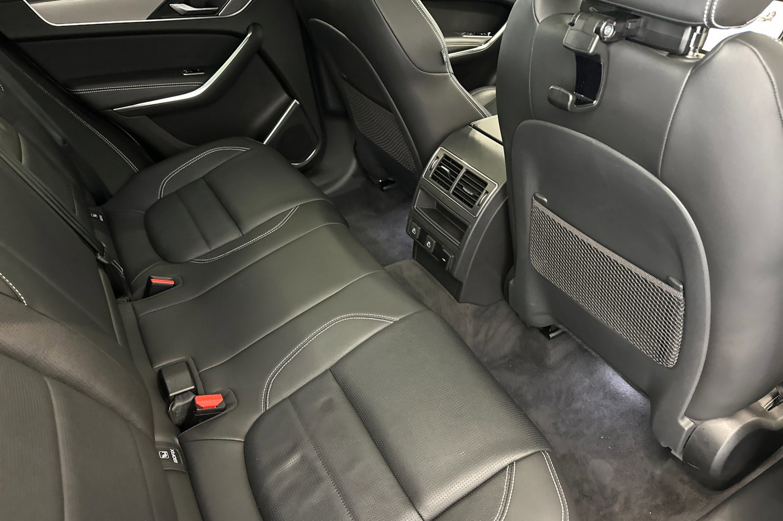2025 Jaguar F-PACE P250 R-Dynamic S photo 24