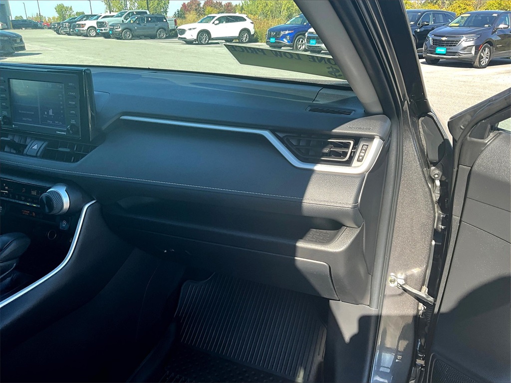 2022 Toyota RAV4 LE photo 13