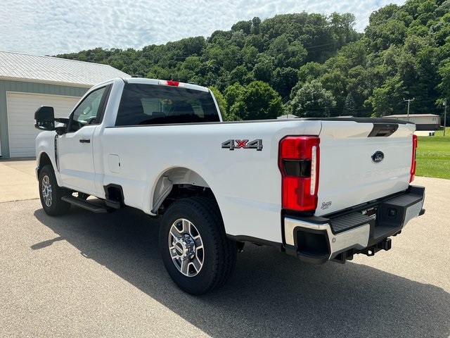 2025 Ford F-350 XLT photo 3
