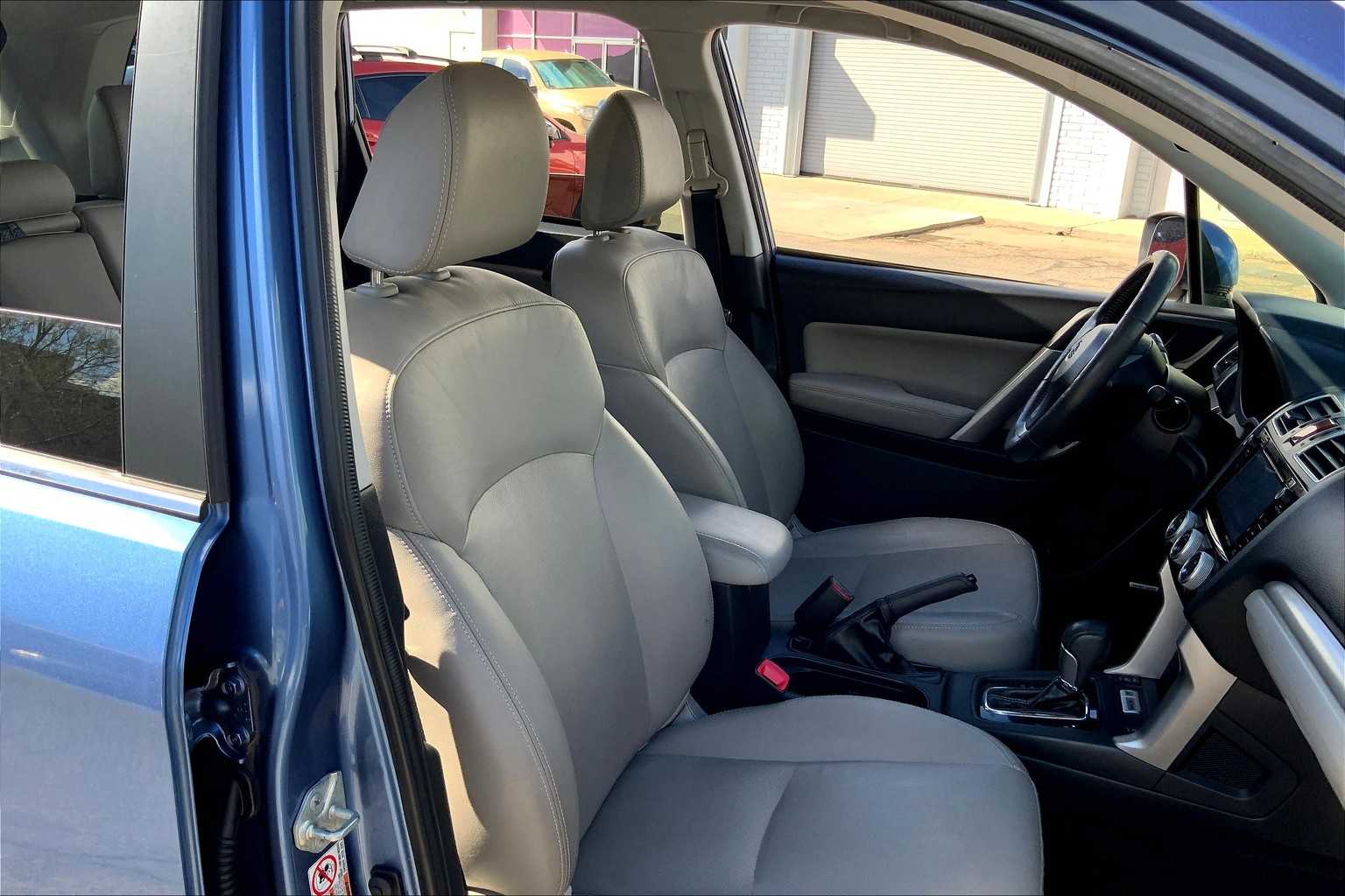 2016 Subaru Forester 2.5i Touring photo 8