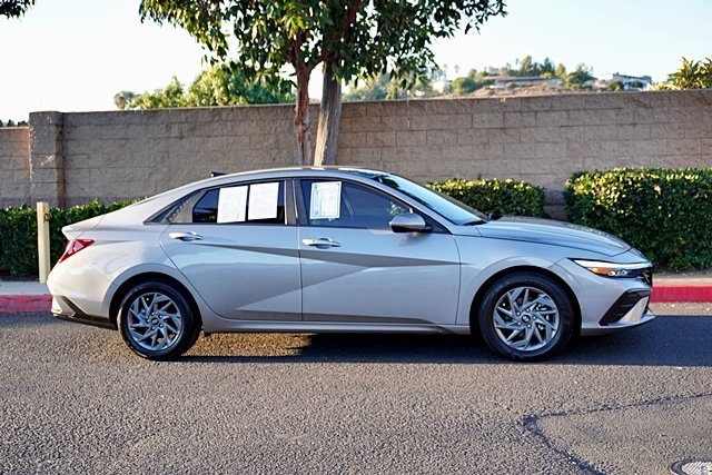 2024 Hyundai Elantra SEL photo 6