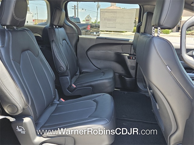 2025 Chrysler Voyager LX photo 15