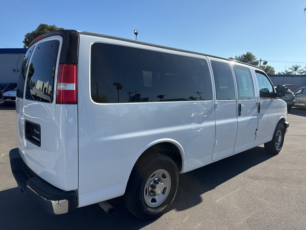 2017 Chevrolet Express 3500 LT photo 3