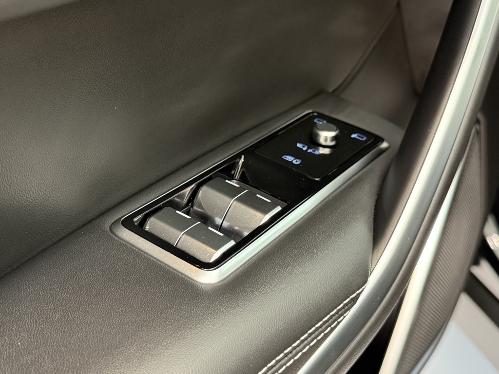 2026 Jaguar F-PACE P250 R-Dynamic S photo 8