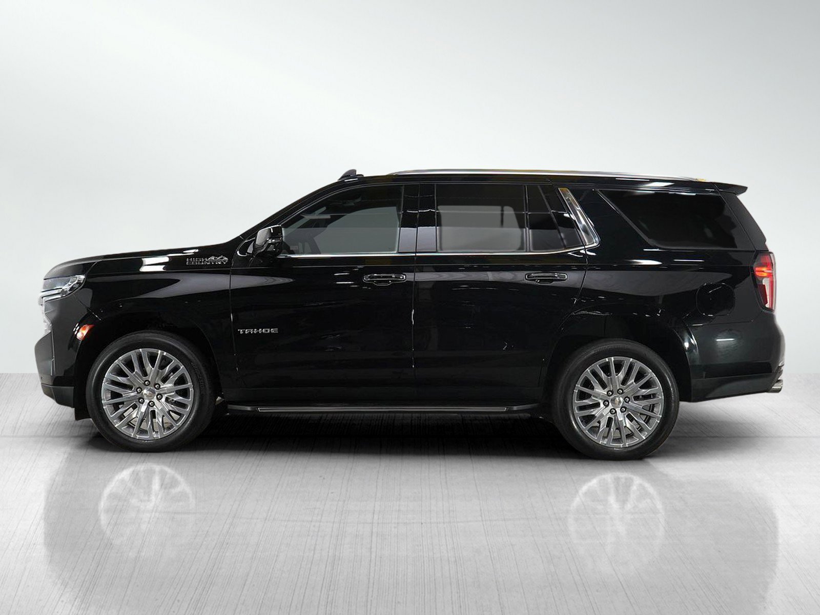 Used 2023 Chevrolet Tahoe High Country with VIN 1GNSKTKL9PR485327 for sale in Roseville, Minnesota