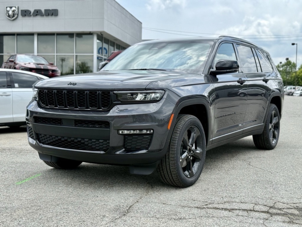2025 Jeep Grand Cherokee Limited photo 2