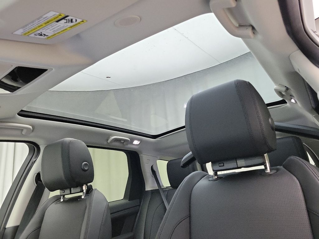 2025 Land Rover Discovery Sport S photo 8