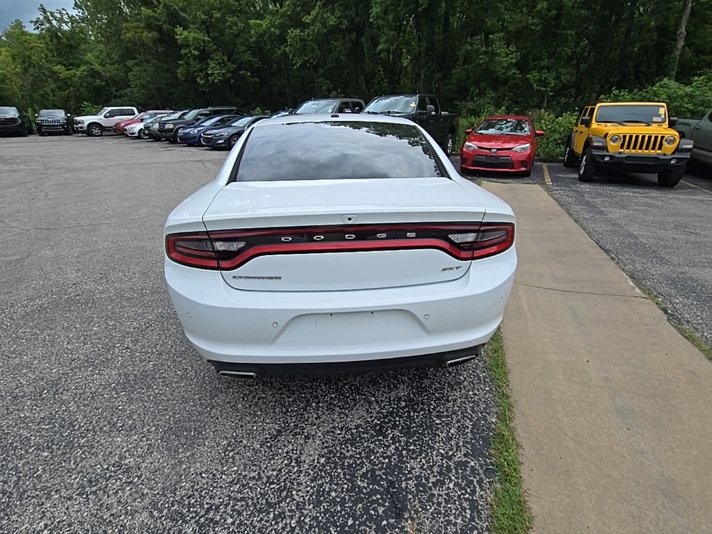 2018 Dodge Charger SXT photo 4