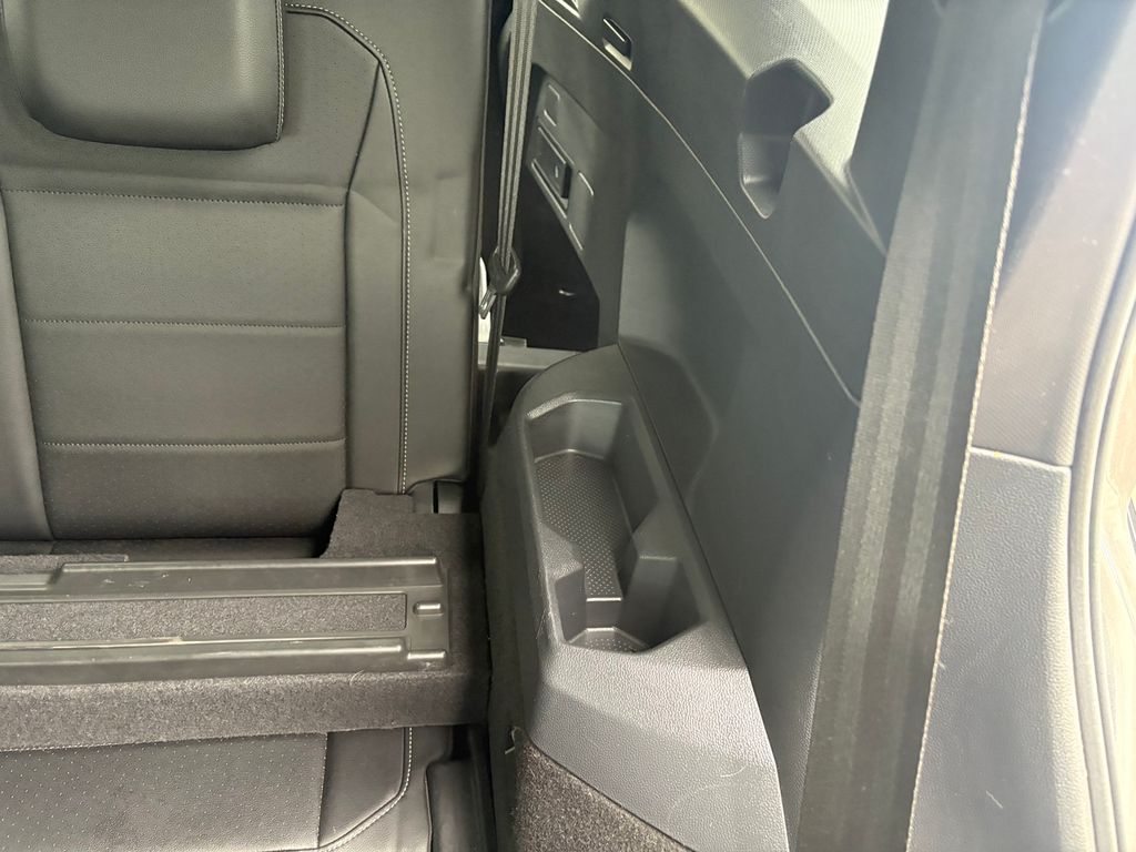 2019 Volkswagen Tiguan SEL R-Line photo 26