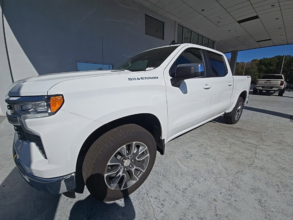 2025 Chevrolet Silverado 1500 LT's photo