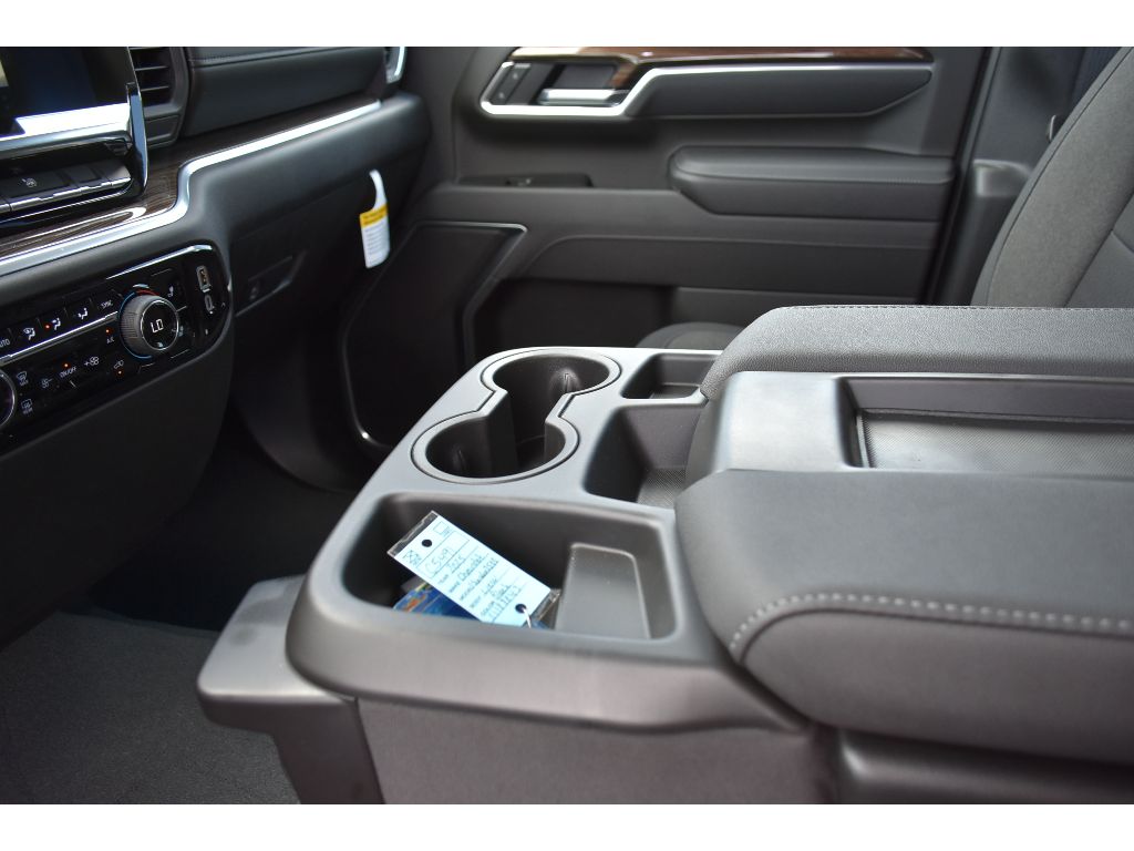 2025 Chevrolet Silverado 2500HD LT photo 28