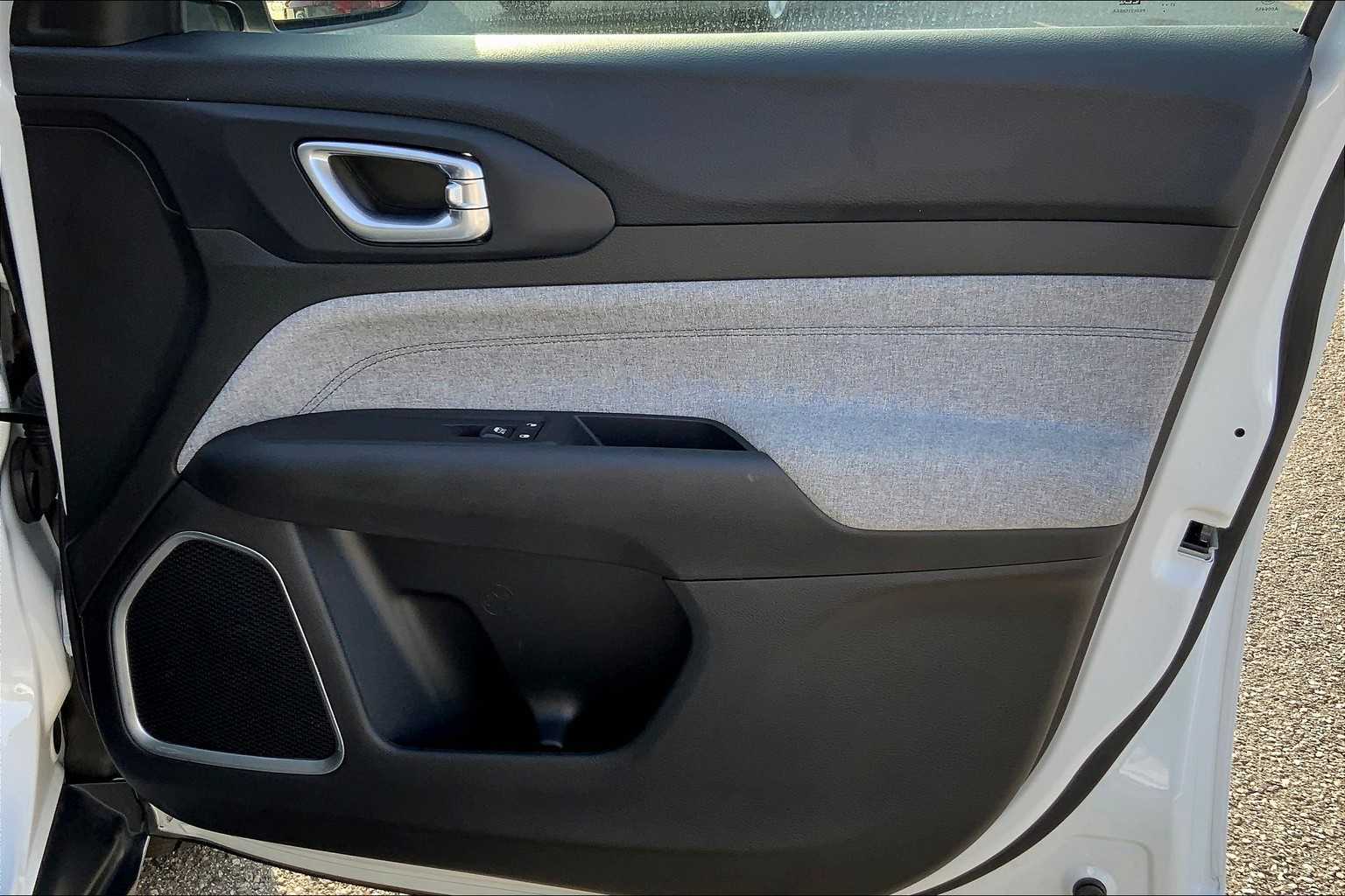 2024 Jeep Compass Latitude photo 21