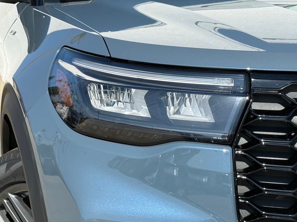 2025 Ford Explorer ST-Line photo 3