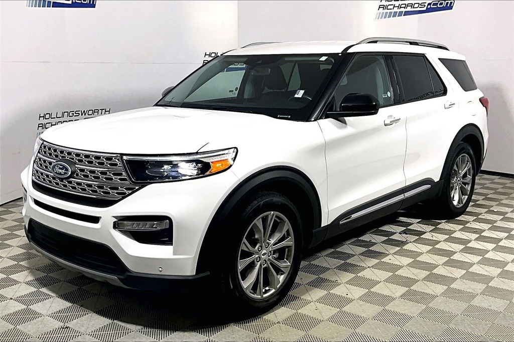 2024 Ford Explorer Limited's photo