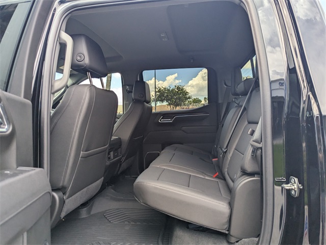 2025 Chevrolet Silverado 1500 RST photo 4