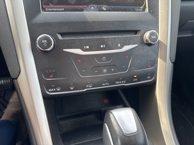 2014 Ford Fusion SE photo 14