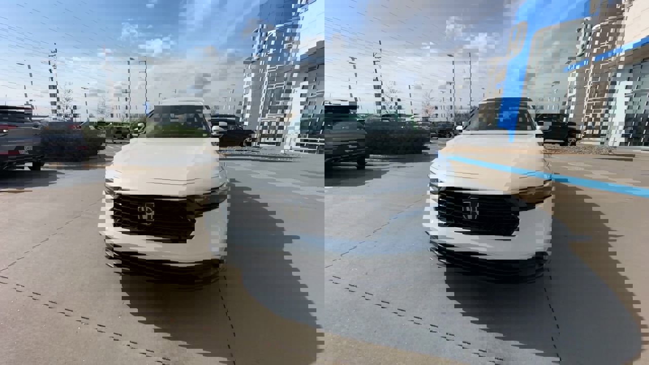 2025 Honda Accord LX photo 3
