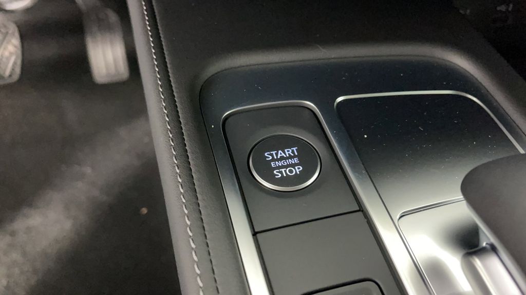 New 2025 White INFINITI LUXE image 19