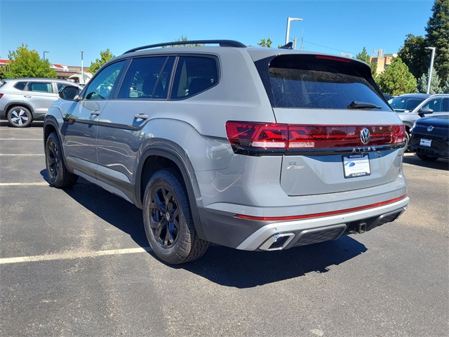2025 Volkswagen Atlas Peak Edition SE photo 3
