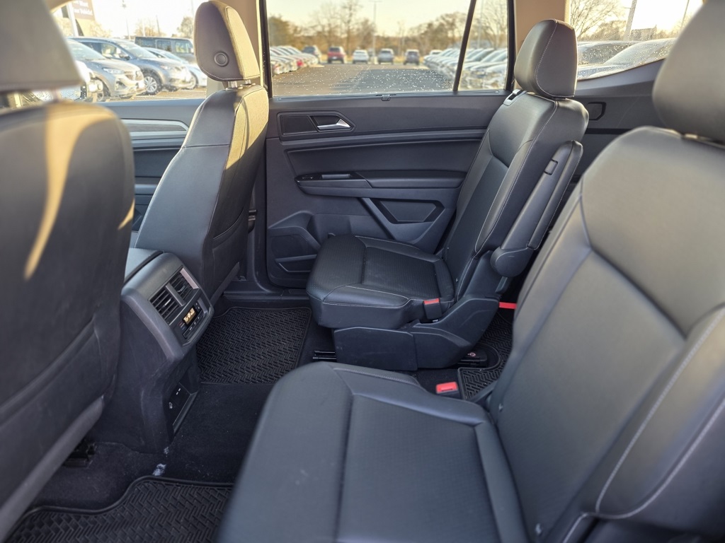 2021 Volkswagen Atlas SEL photo 4