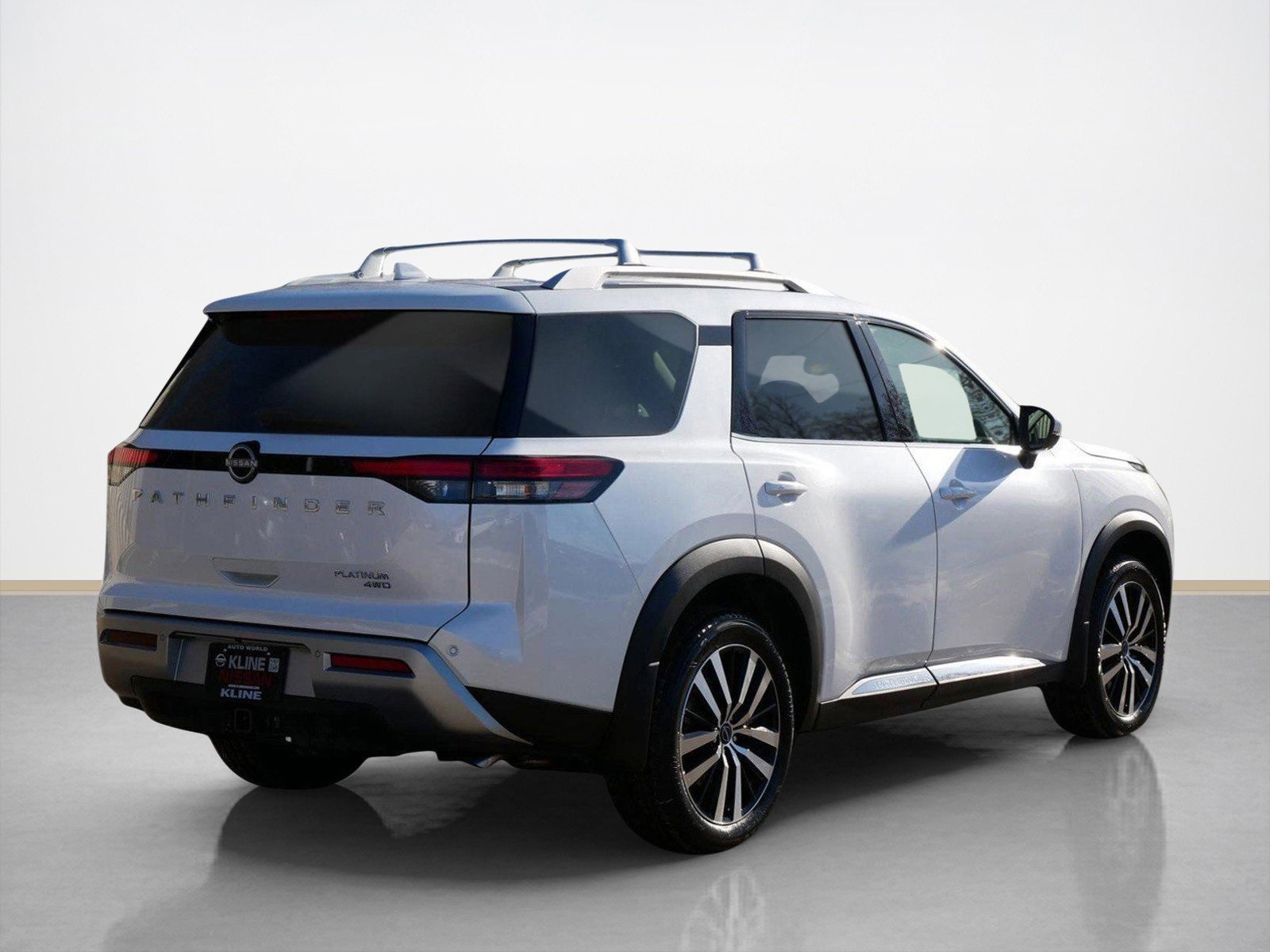 2025 Nissan Pathfinder Platinum photo 2