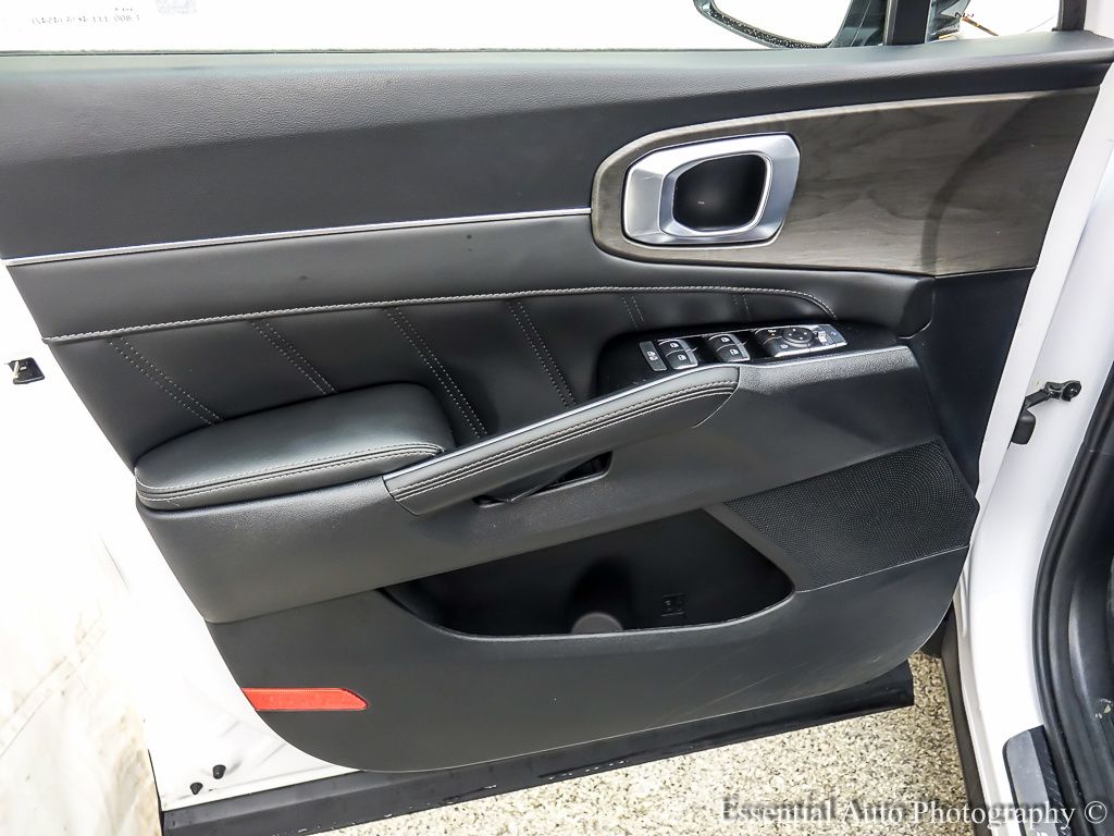 2025 KIA SORENTO - Image 22