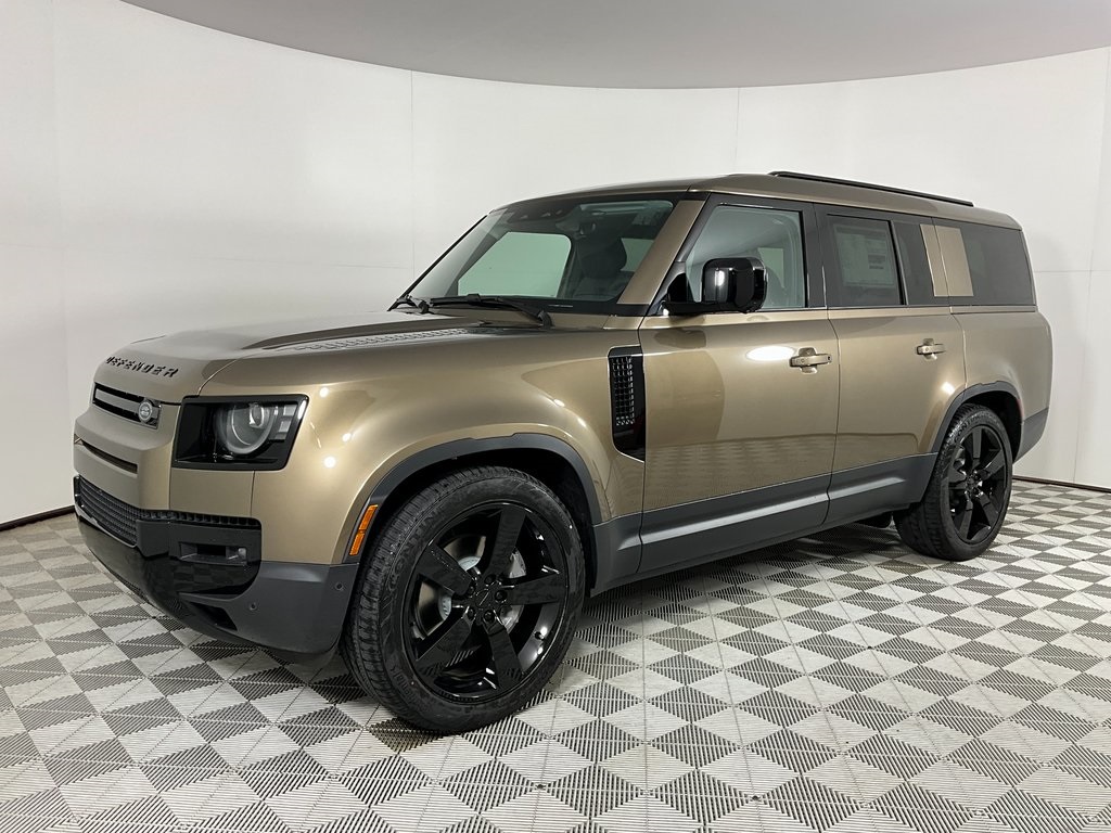 2026 Land Rover Defender S's photo