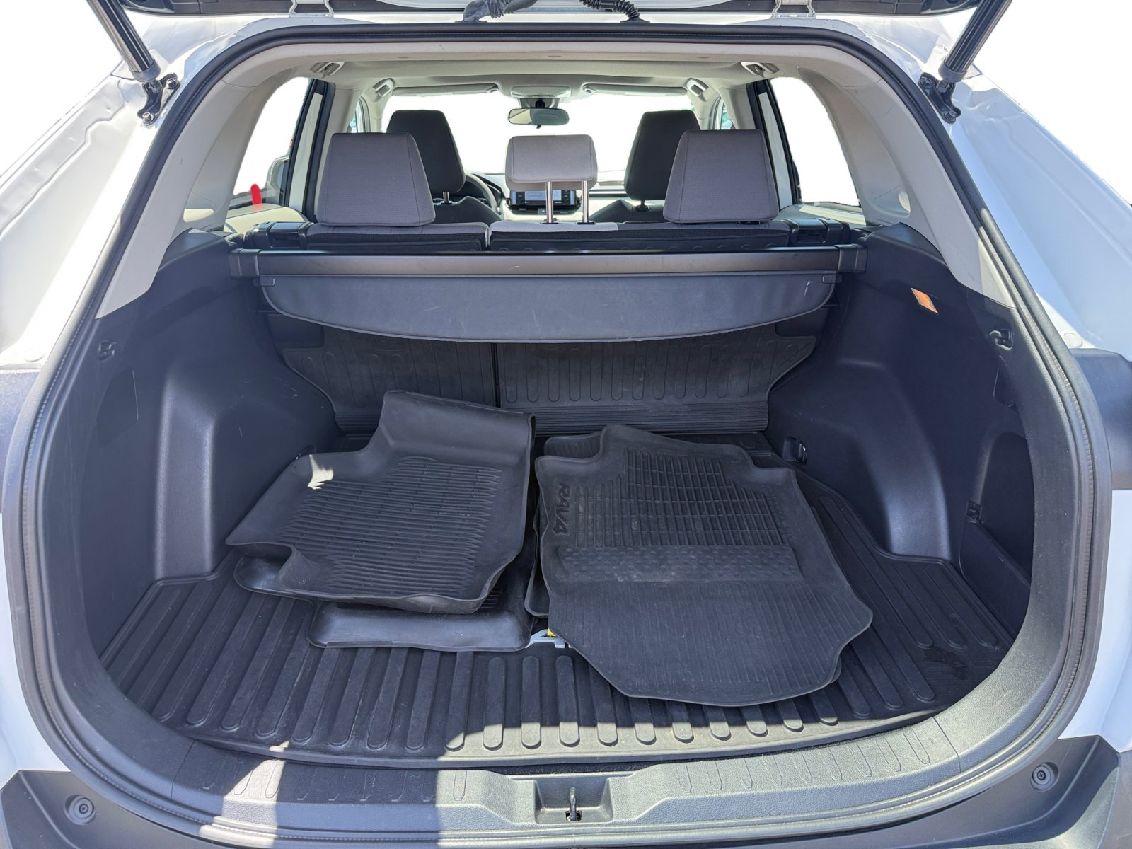 2021 Toyota RAV4 XLE photo 14